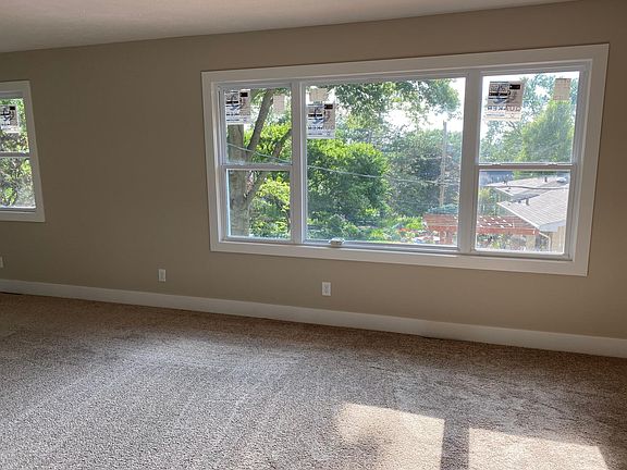 Huge Living Room with a lot of natural light