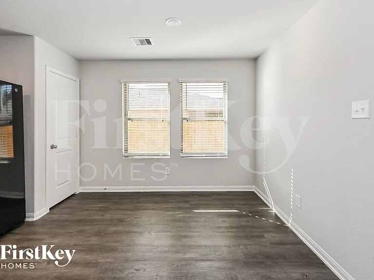 25590 Roy Rogers Rd — Photo 5