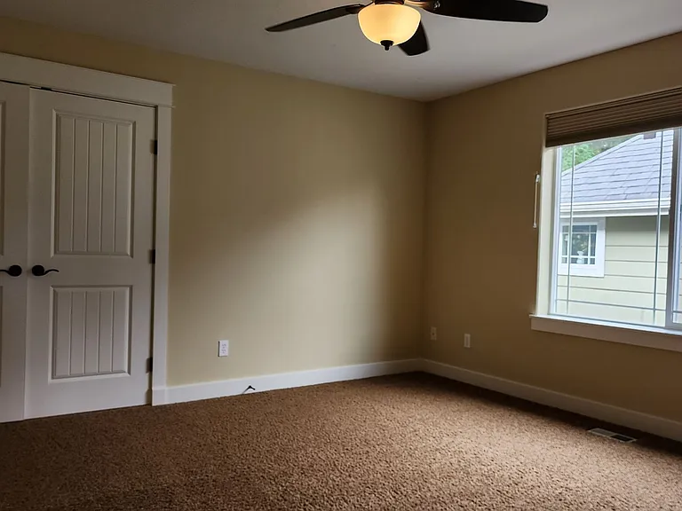 3819 Cameron Dr NE — Photo 60