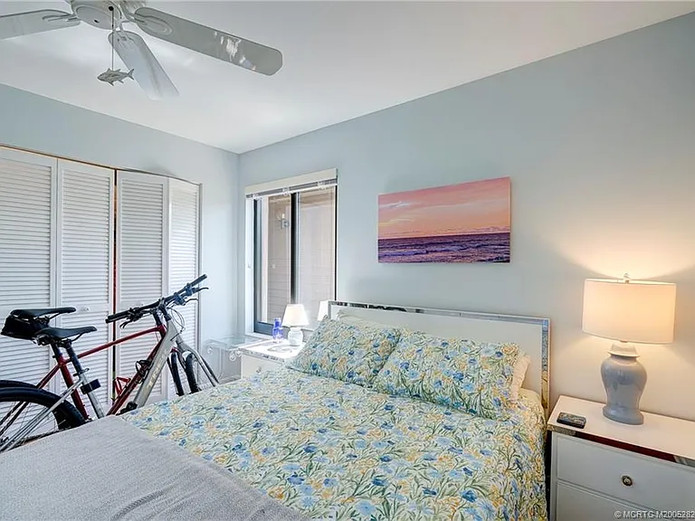 233 NE Edgewater Dr #201 — Photo 32