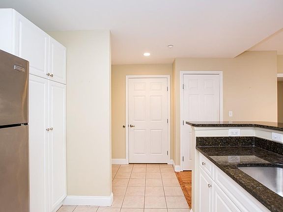 5th image of 10 Seaport Dr APT 2318