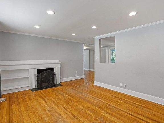 3rd image of 1111 Brookside Dr