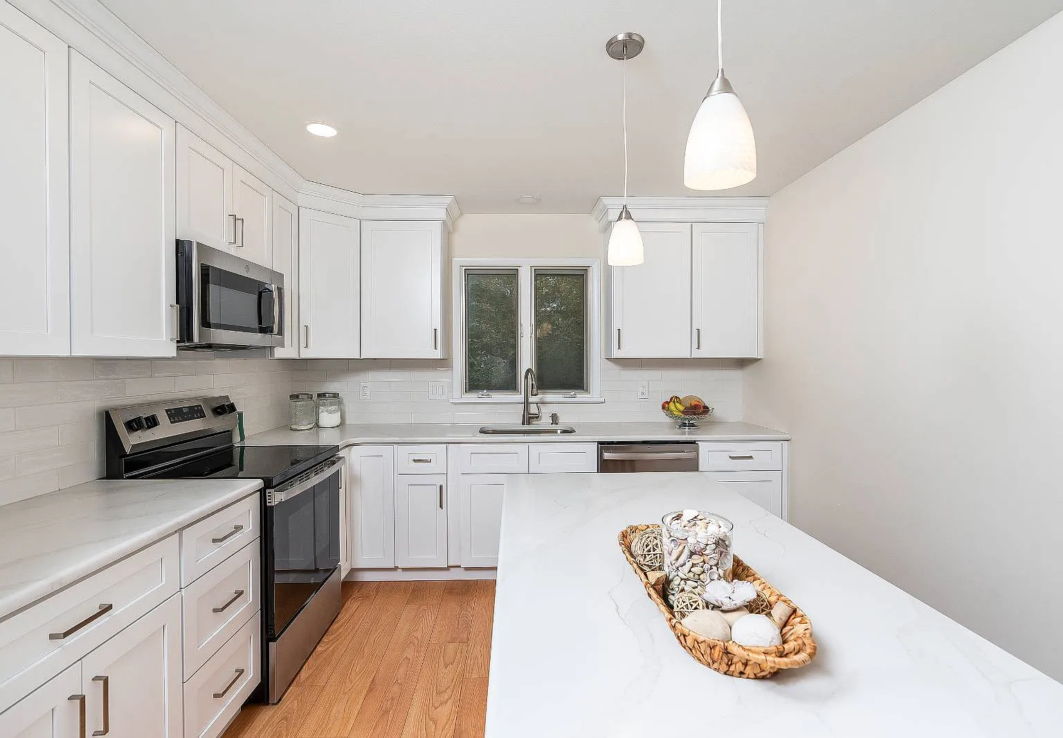 2 bed, 1.5 bath, $2,100 — Photo 3