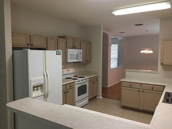 4th image of 2802 Encino Frst