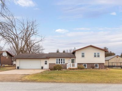 506 2nd St NE, Fairbank, IA, 50629