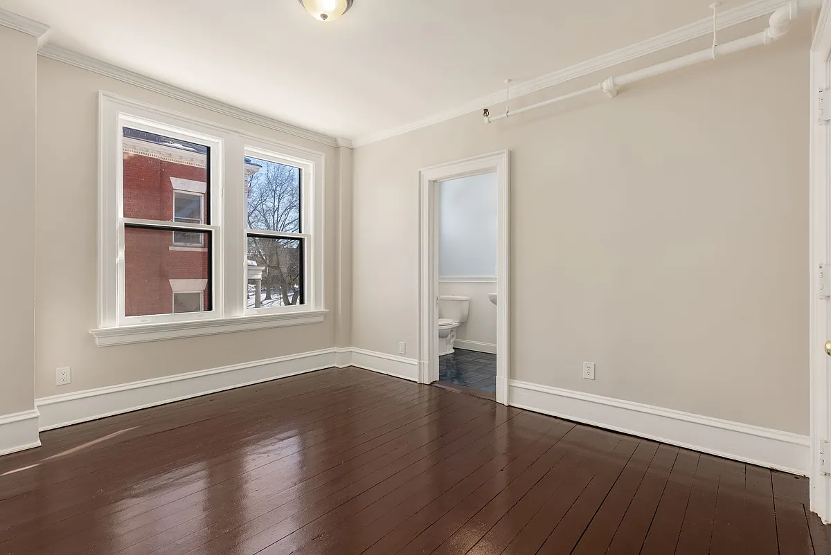 Building Photo - 360 Farmington Ave #5