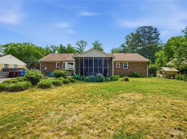 2744 Horseshoe Dr, Chesapeake, VA 23322