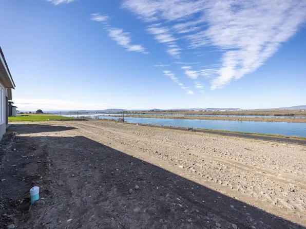 161 Riviera Dr, Pasco, WA 99301