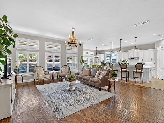 3rd image of 2829 McGregor Dr
