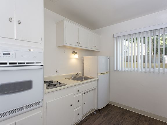 4th image of 1335 Pacific Beach Dr APT 7