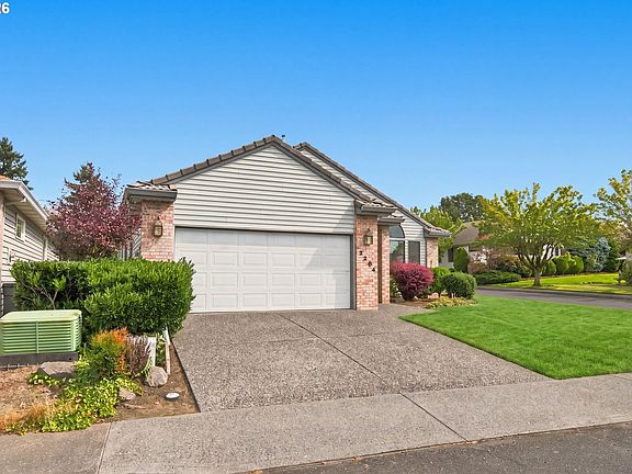 3rd image of 2204 NE 158th Ave