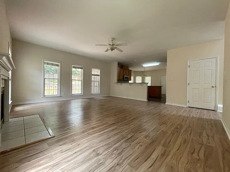 106 Hoboken Ct — Photo 3