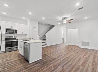 180 Date Palm Ln, Freeport, FL 32439