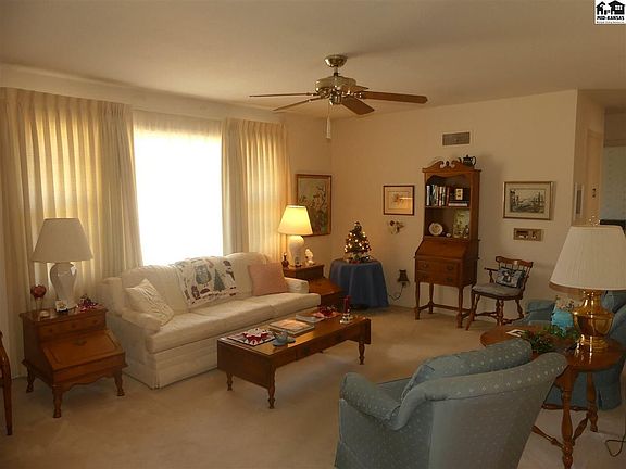 3rd image of 207 S Park Dr