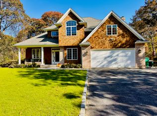 10 Ginny Ln, Hampton Bays, NY 11946