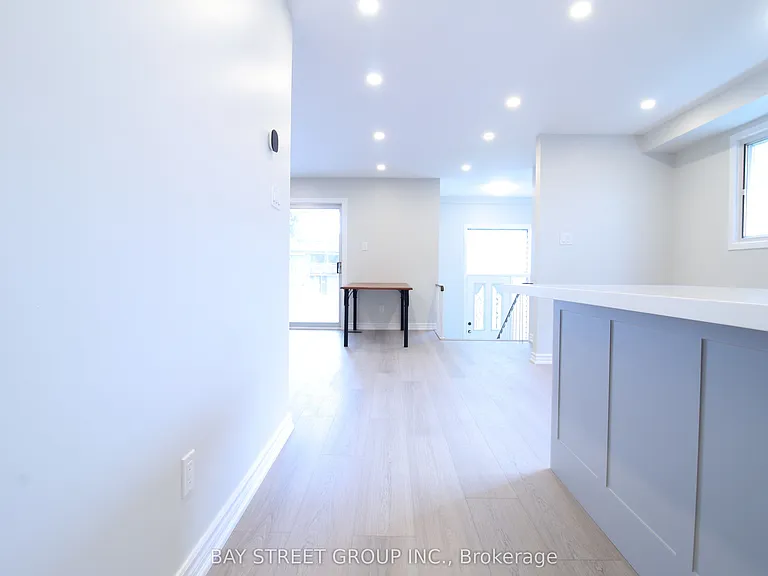 117 Pindar Cres #MAIN FLOOR — Photo 17