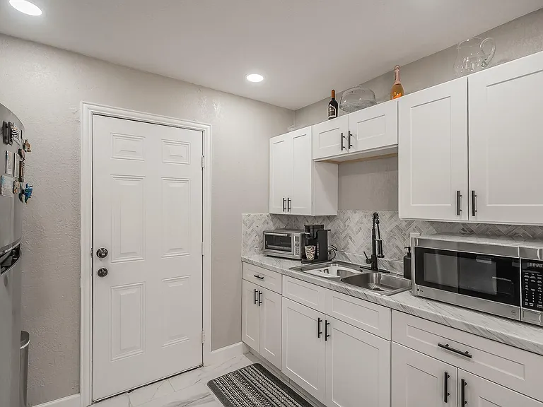 4506 Roberts Ave — Photo 6