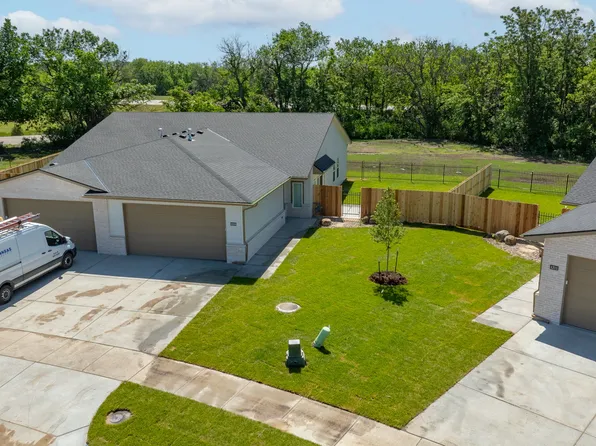 1223 SE 10th Street Ter, Newton, KS 67114