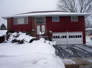 36 10th Ave, Farmingdale, NY 11735