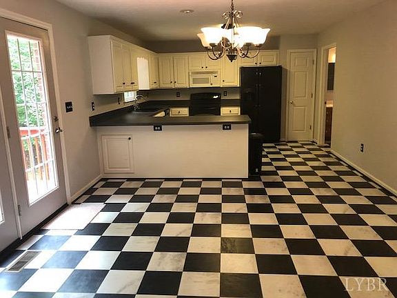 3rd image of 218 Kingston Dr