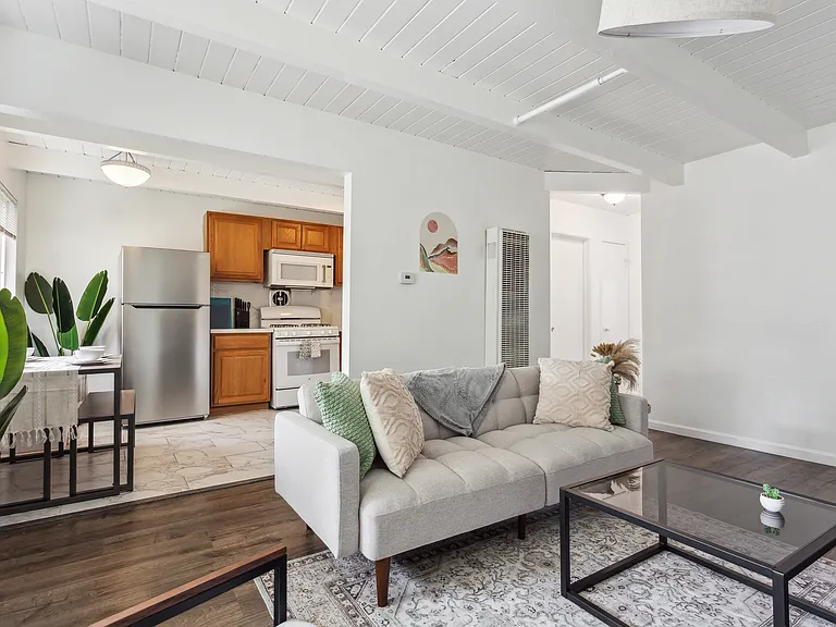 2312 Bonar St #C — Photo 12