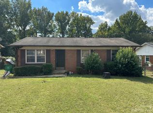 801 Thera Dr, Charlotte, NC 28206
