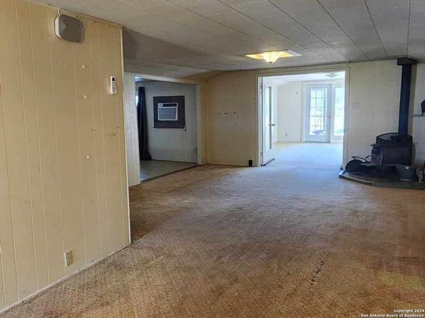 3407 Jim Brite Road, Pleasanton, TX 78064