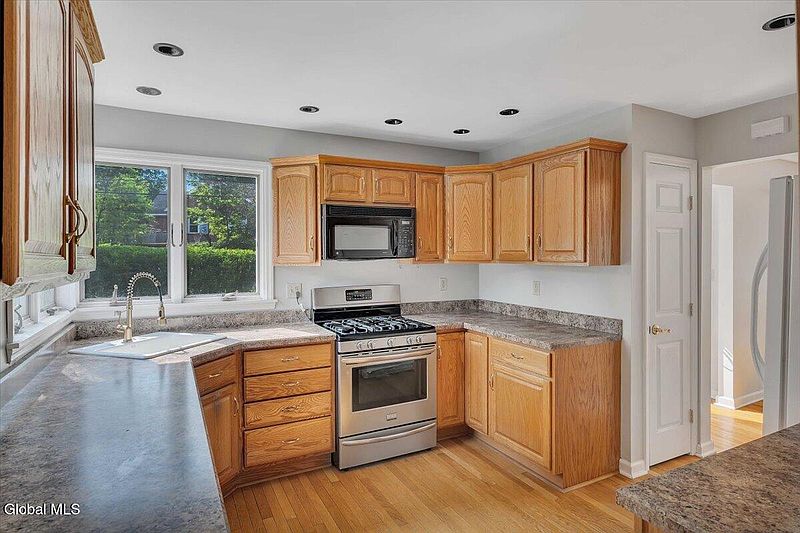 4th image of 11 Arden Lane