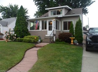 27941 Florence St, Saint Clair Shores, MI