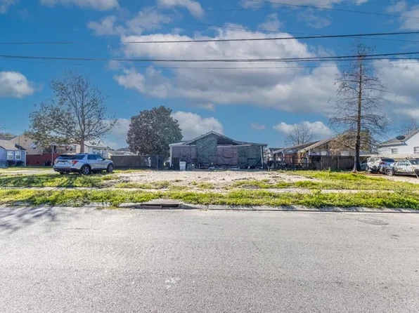 6040 Painters St, New Orleans, LA 70122