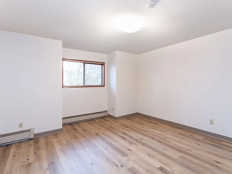 4958 Sidley St — Photo 4