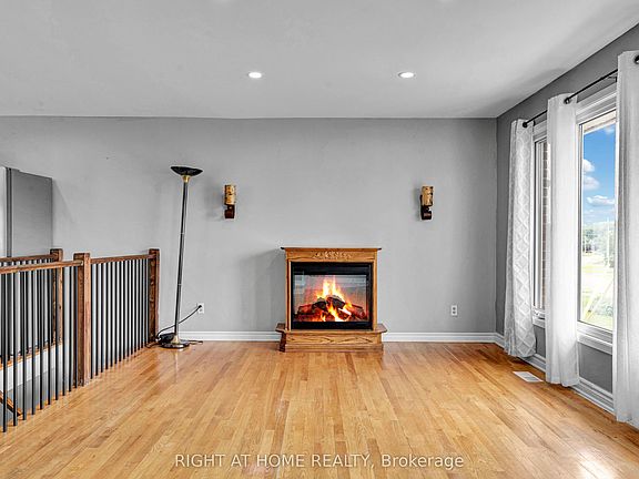 4th image of 987 Saint Jacques St