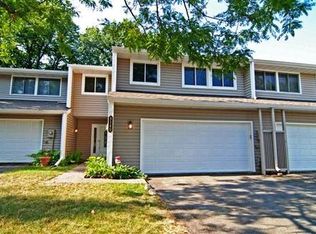 9140 Neill Lake Rd, Eden Prairie, MN 55347