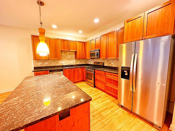 2nd image of 1830 N Milwaukee Ave APT 402