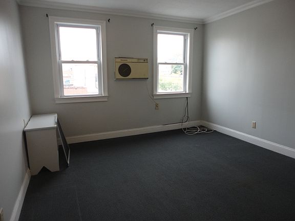 4th image of 46-14 Vernon Blvd #3L