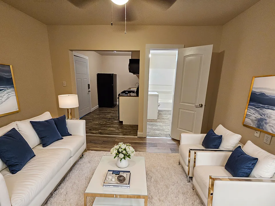 218 E Central Ave #11