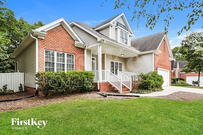 4 bed, 2.5 bath, 2318 sqft, $2,850 — Photo 2
