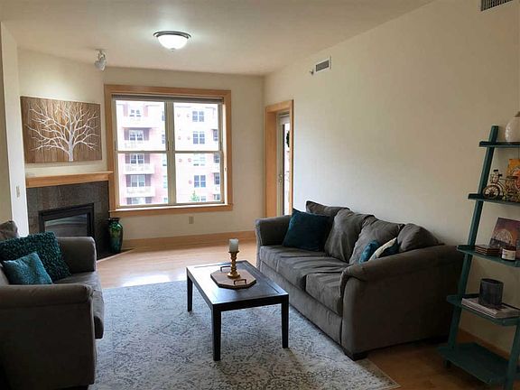 2nd image of 360 W Washington Ave Unit 812