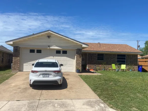 725 Lariat Ln, White Settlement, TX 76108