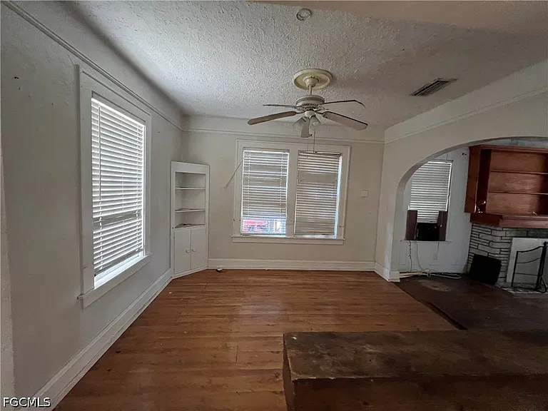 3835 Lake St — Photo 3