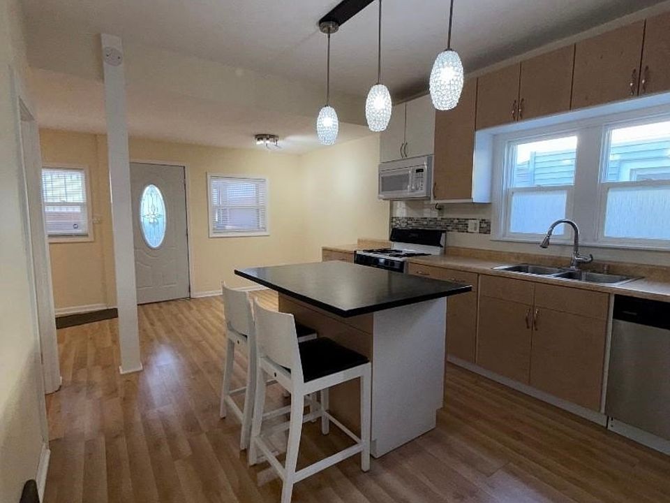 2nd image of 10516 S Avenue H #1