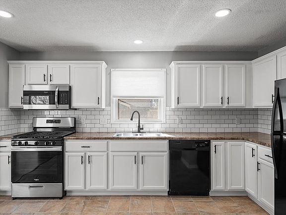 3rd image of 8009 Charlotte St