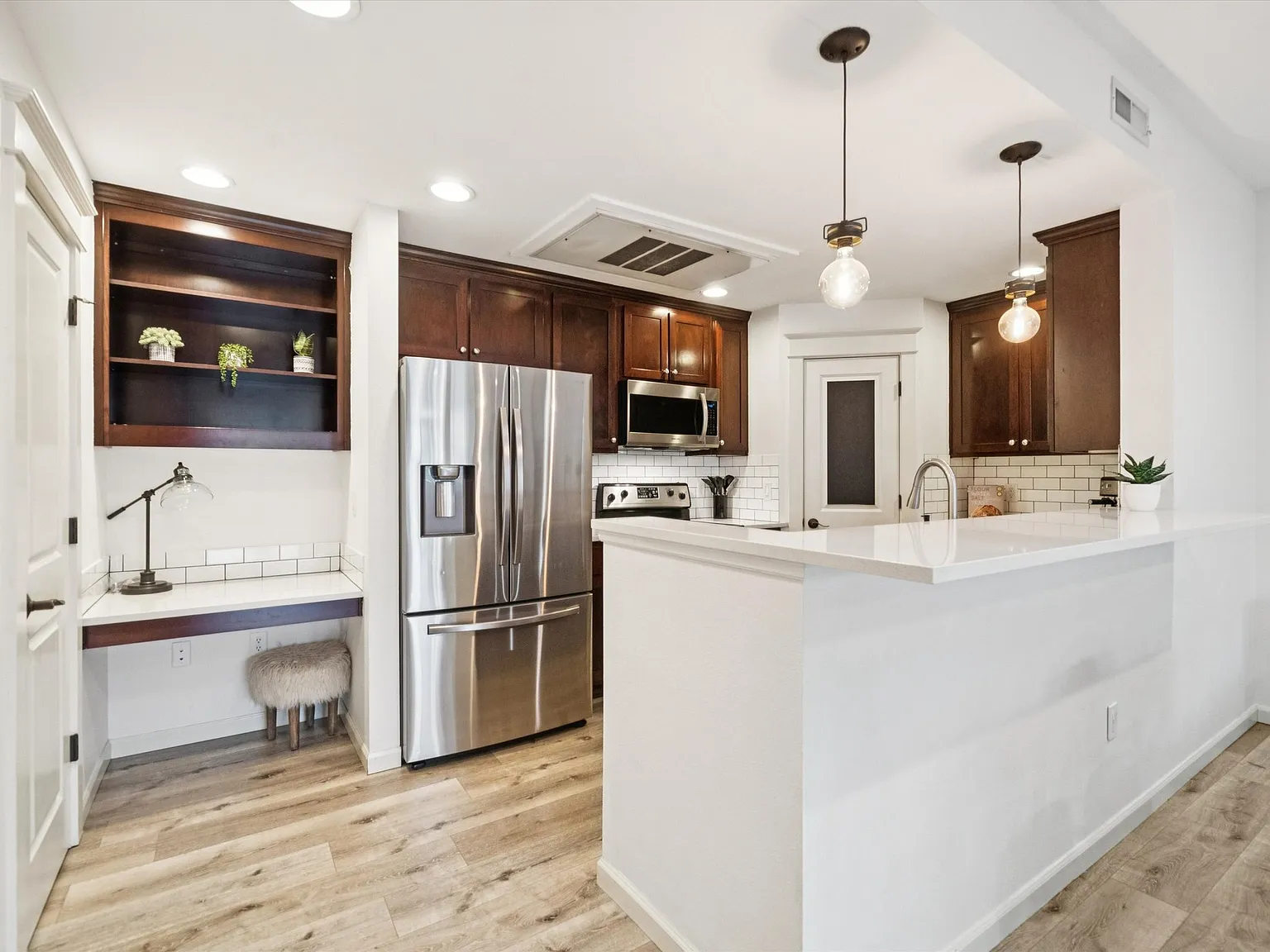 2 bed, 2.5 bath, 1418 sqft, $2,700 — Photo 3