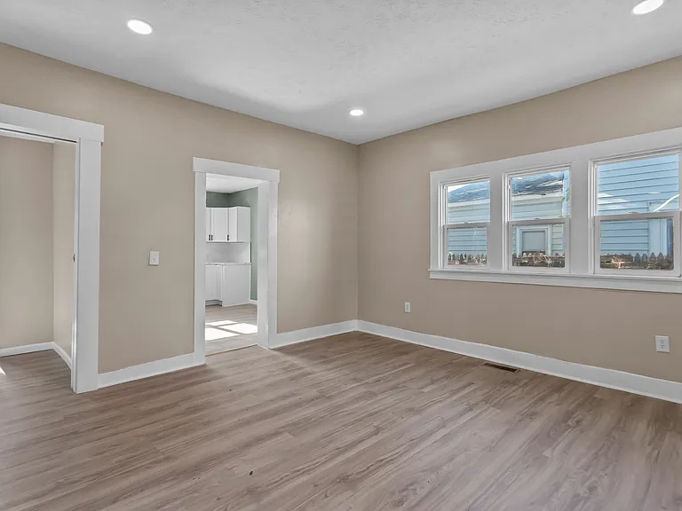 1229 N Courtland Ave — Photo 8