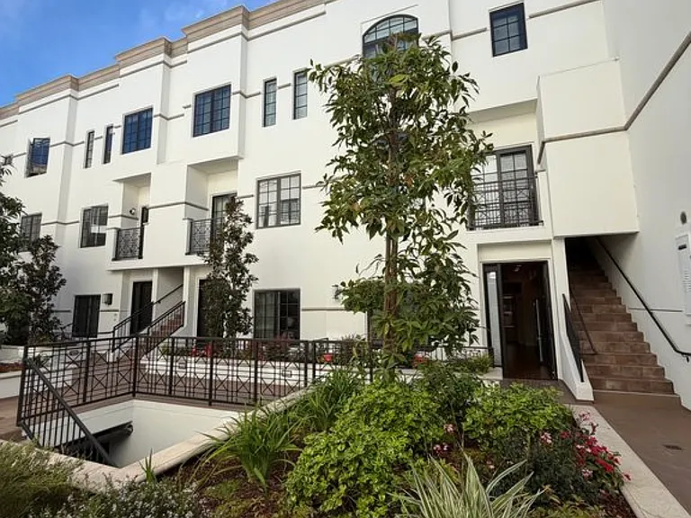 288 S Oakland Ave #111 — Photo 4