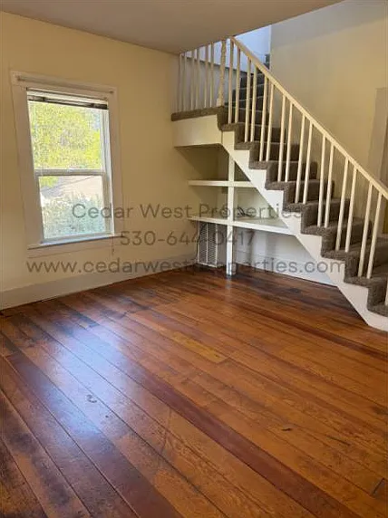 975 Coleman St — Photo 5