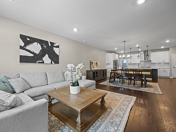 5th image of 249 Hoffmann Dr