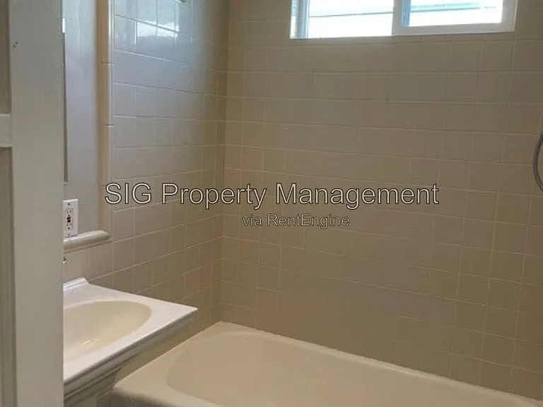 1412 N Fairview St — Photo 13