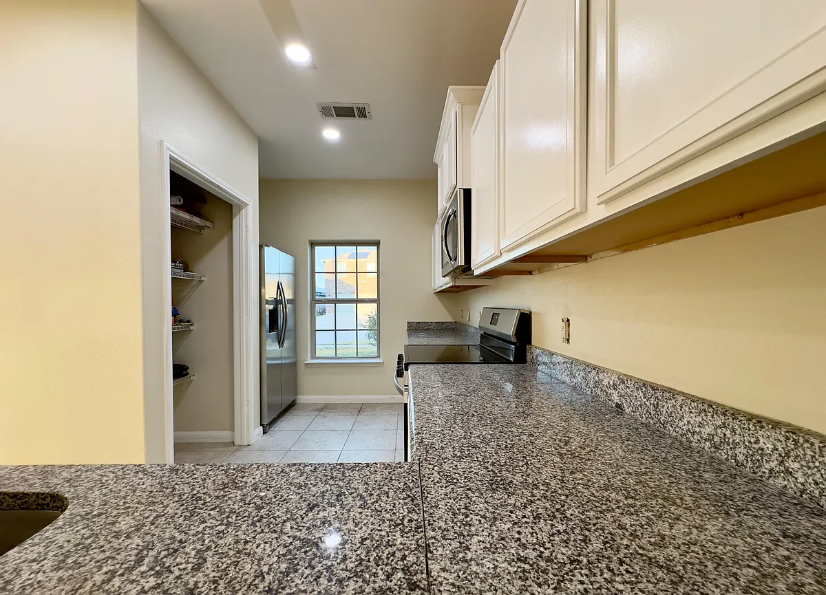 KITCHEN - Obsidian Creek Dr