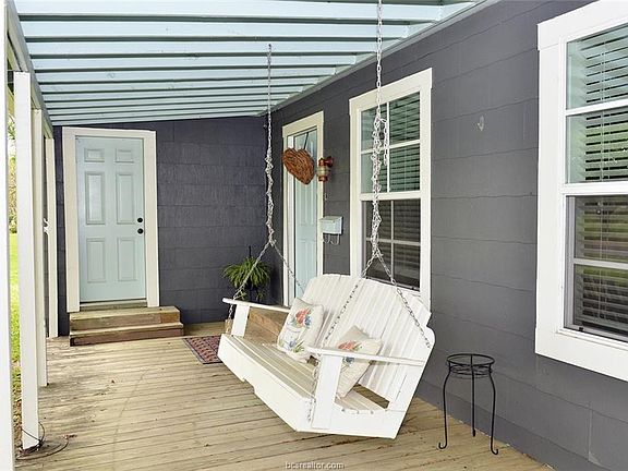 3rd image of 1018 Puryear Dr